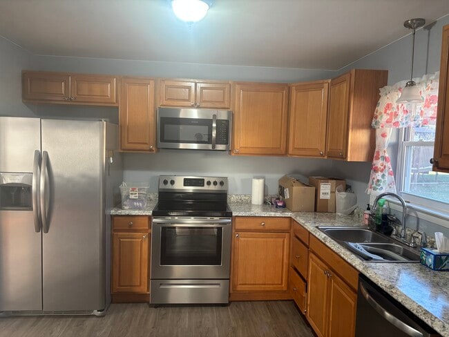 Building Photo - 839 Pyrtle Dr