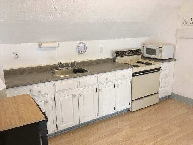 Kitchen - 62 Church St
