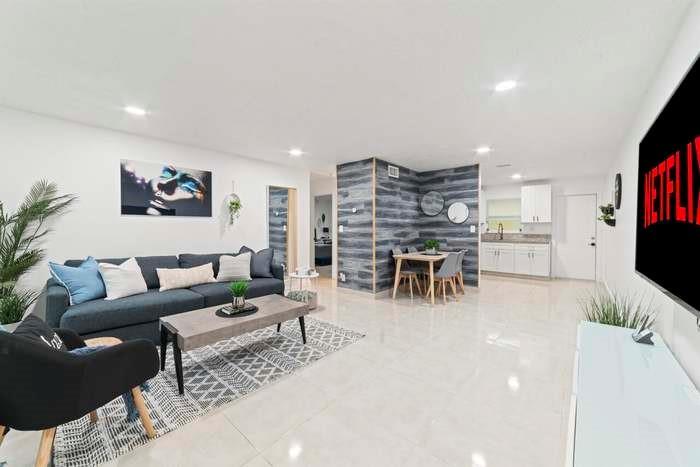 Foto principal - 2320 SW 18th Ter