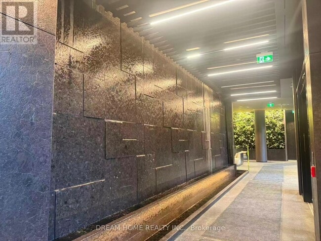 Photo du bâtiment - 120 Broadway Ave