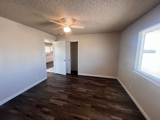 Foto del edificio - Beautiful home. Apply today!