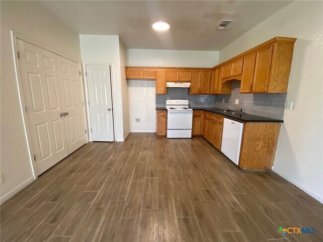 Foto del edificio - 2207 Wright Way