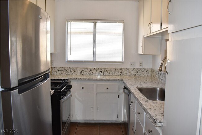 Foto del edificio - 7309 Topeka Dr