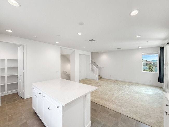 Building Photo - Newly Constructed 2B/2.5BA Townhome in Esc...