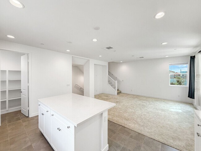 Foto del edificio - Newly Constructed 2B/2.5BA Townhome in Esc...
