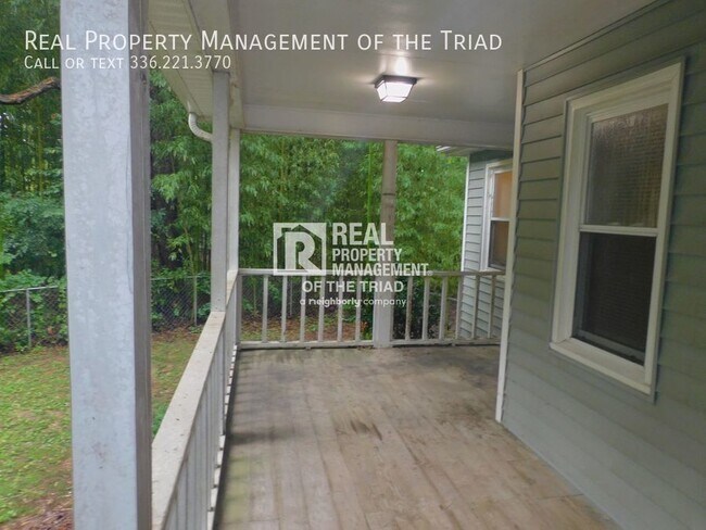 Building Photo - Spacious 3 Bedroom, 2 Bath in Greensboro 2...