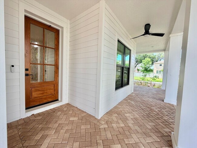 Foto del edificio - Brand New Custom 5/3.5 Home Steps from Downtown Winter Garden!