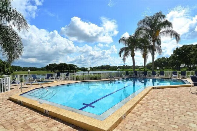 Foto del edificio - AVAILABLE JULY 1ST! Water & Golf Views in University Park Country Club with Pool and Spa!  3bed |...
