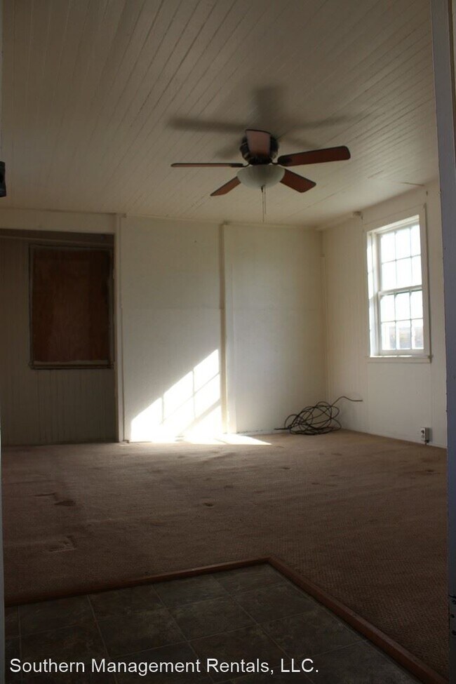 Foto del edificio - 4 br, 1 bath House - 2161 Seven Valleys Rd.