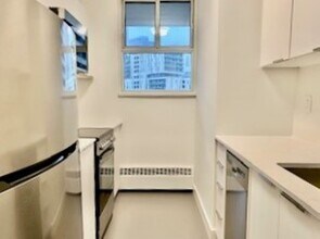 Building Photo - 230 Oak St