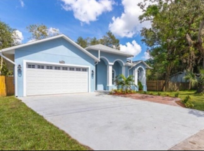 Building Photo - 803 W Sligh Ave