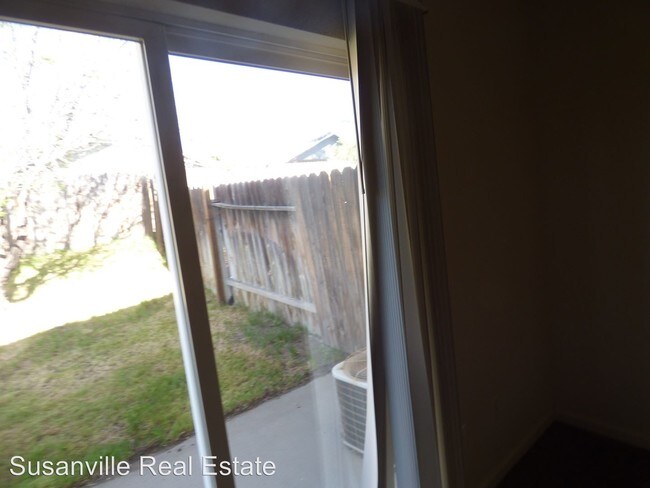 Building Photo - 3 br, 2 bath House - 550 Howard Ct - A