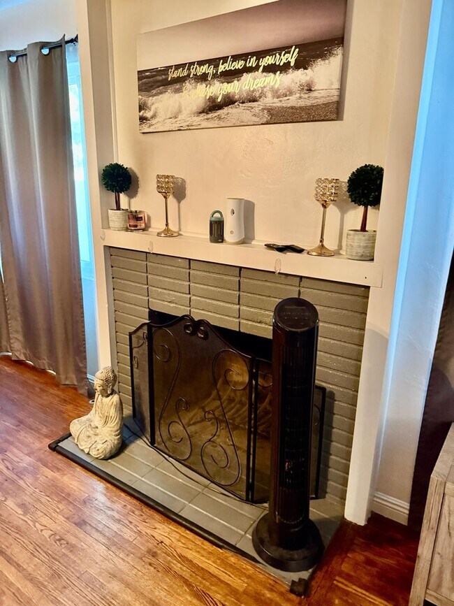 Foto del edificio - Explore this attractive property in Bakersfield, featuring 3-bedroom and 1.75 -bathrooms - Availa...