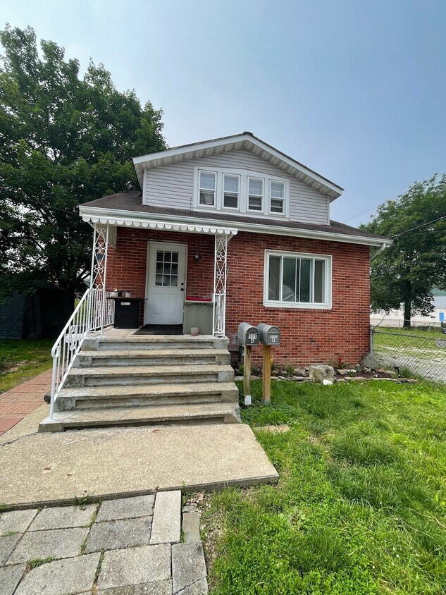 Primary Photo - 101 River St