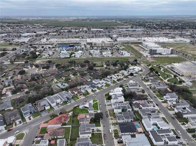 Foto del edificio - 211 Driftwood Ave
