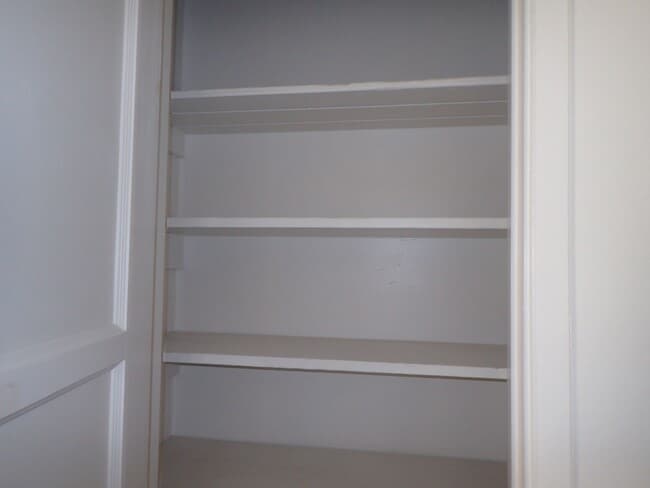 Building Photo - Cute 2bd 1 ba