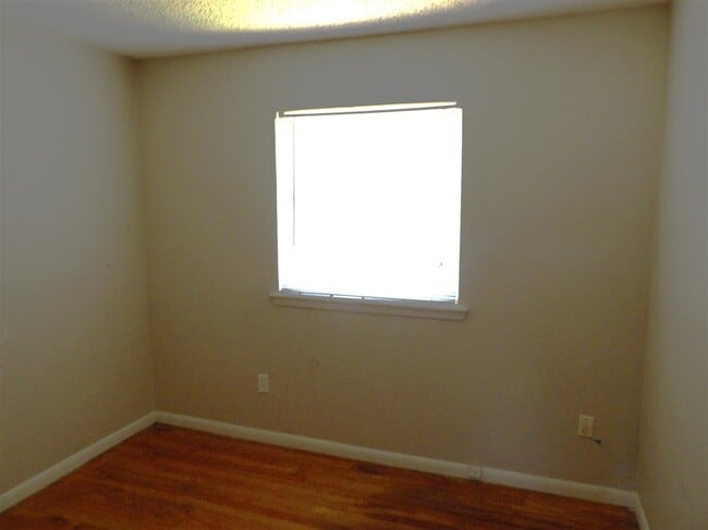 Foto del edificio - 5322 NW Elm Ave