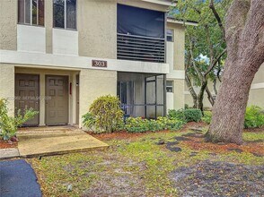 Building Photo - 303 Gardens Dr