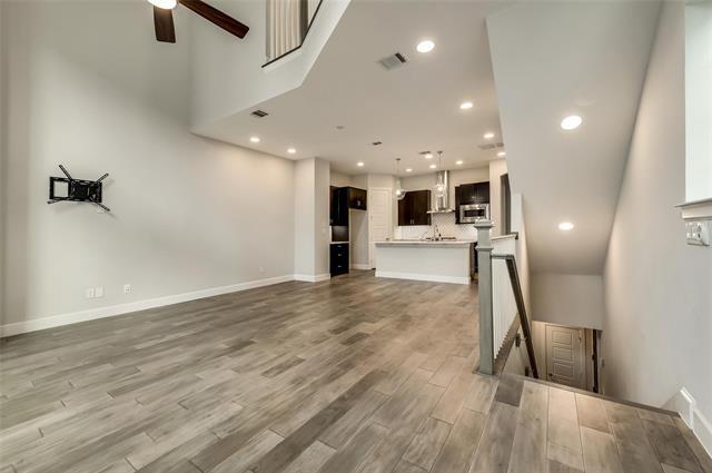 Building Photo - 5858 Orion Pl
