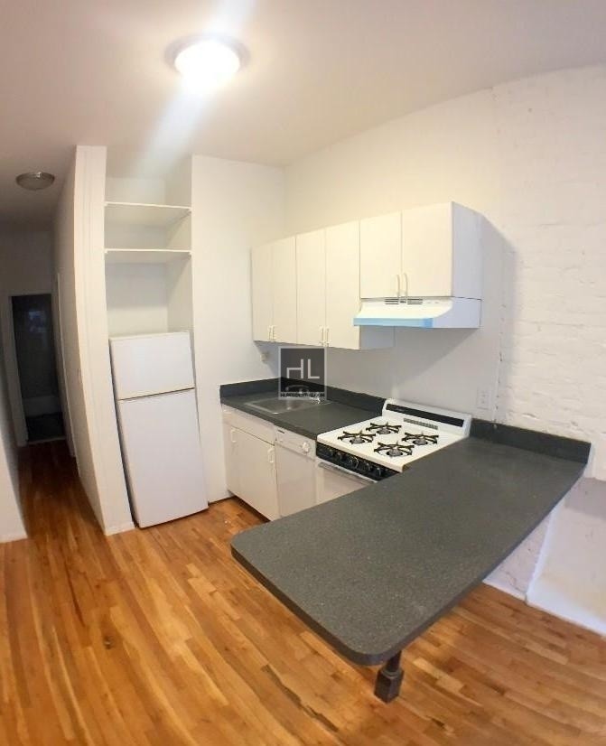 Primary Photo - West 47th Street
