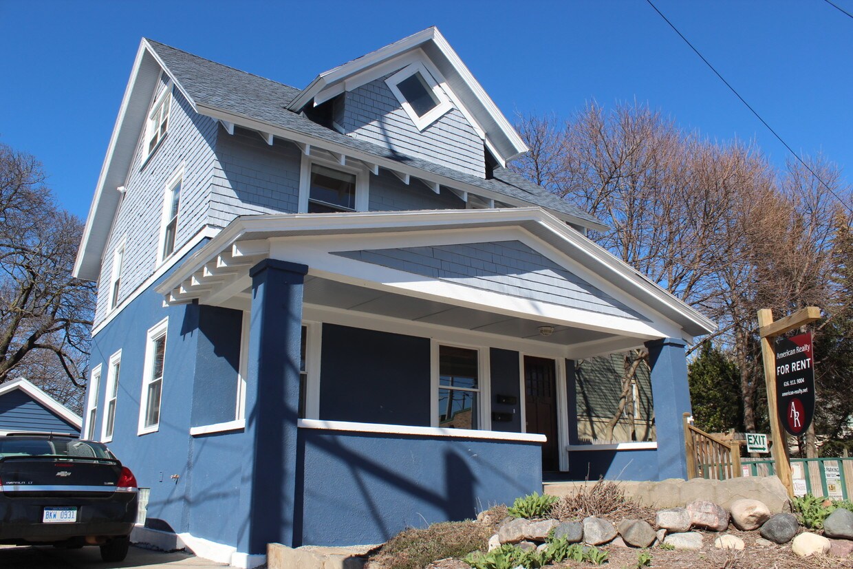 Primary Photo - 1479 Lake Dr SE