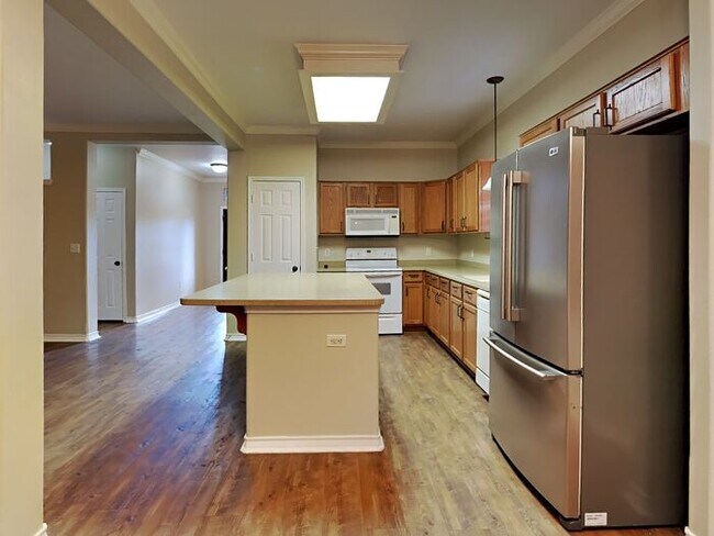 Foto del edificio - No App Fees. 1 Month Free with move in by ...