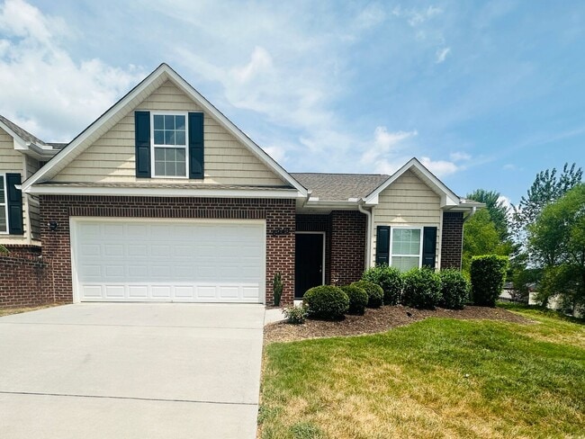 Foto del edificio - Sun-Drenched Corner Lot Condo – 2 Bedrooms + Office Near Middlebrook Pike