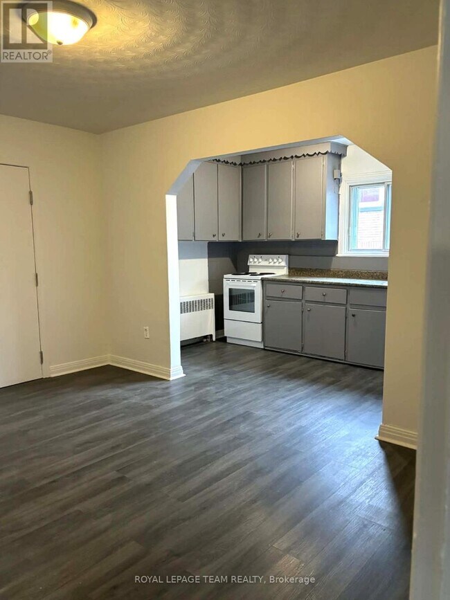 Photo du bâtiment - 187 Bradley Ave