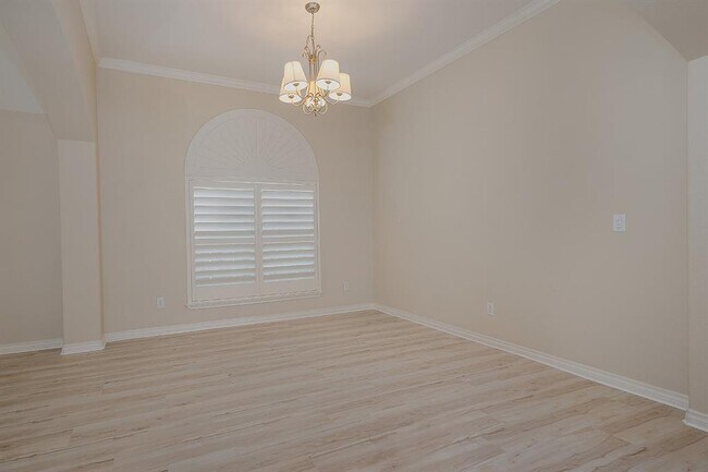 Foto del edificio - 15223 Scenic Forest Dr