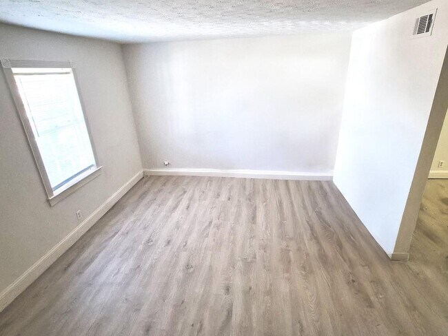 Foto del edificio - 3360 Club Dr