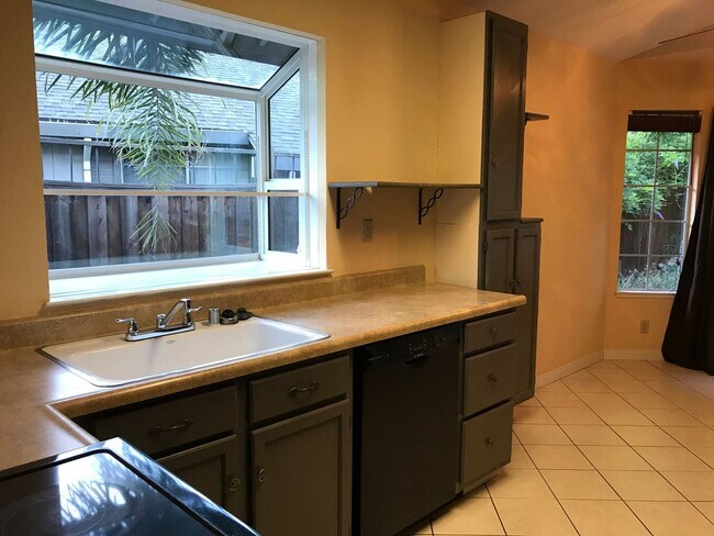 Foto del edificio - Charming 2/2 in South Davis