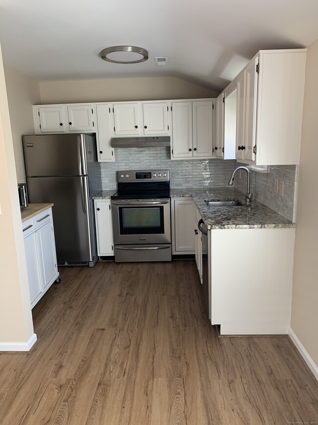 Building Photo - 22 Cos Cob Ave