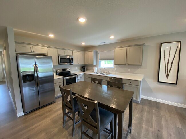 Building Photo - 6160 HUMMINGBIRD Ln