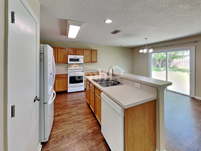 Foto del edificio - 1420 Heather Ct