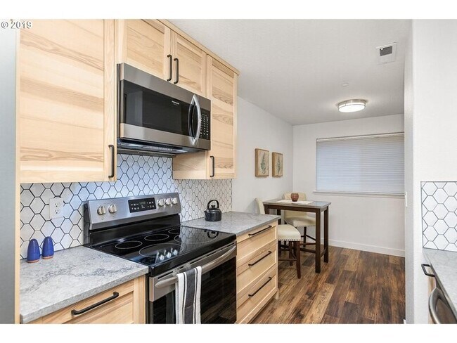 Foto del edificio - 6734 N Richmond Ave