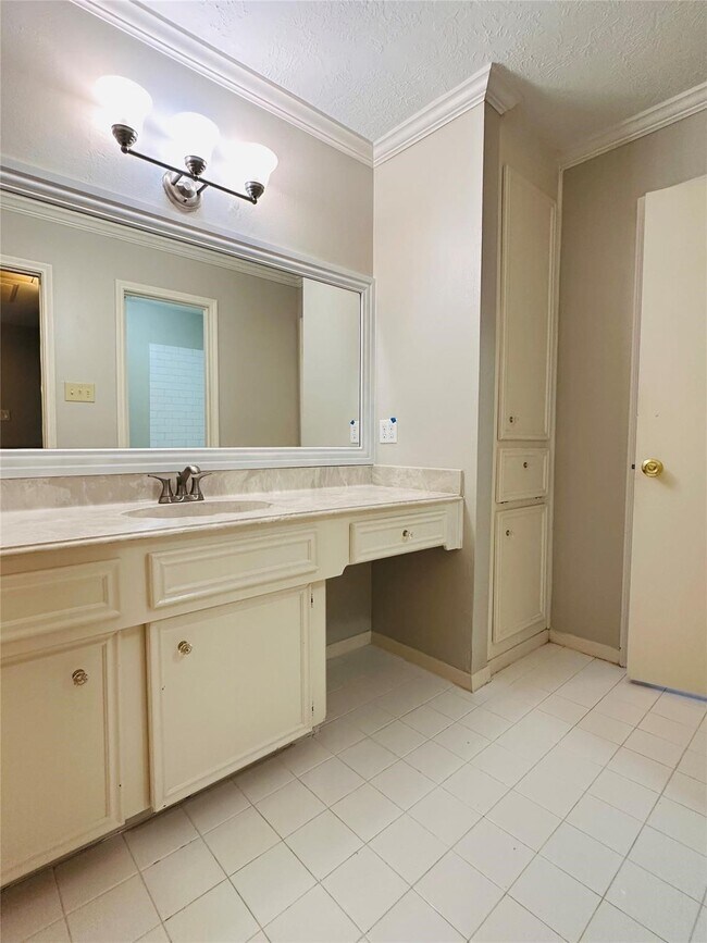 Foto del edificio - 15111 Yorkpoint Dr