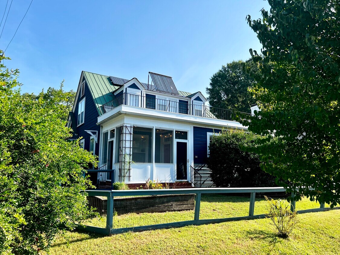 Primary Photo - 230 W Trinity Ave