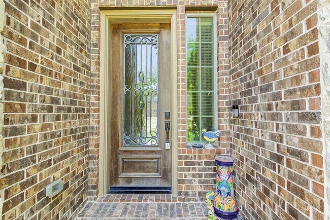 Foto del edificio - 9977 Norhill Heights Ln