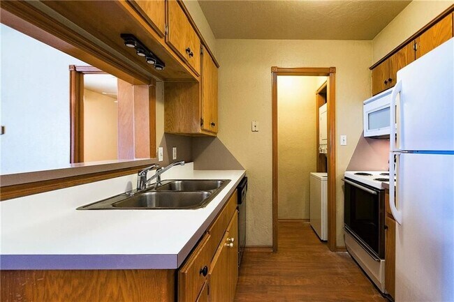 Foto del edificio - 1000 Rambling Oaks Dr