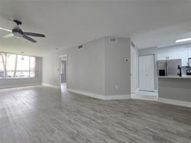 Foto del edificio - 2831 N Oakland Forest Dr