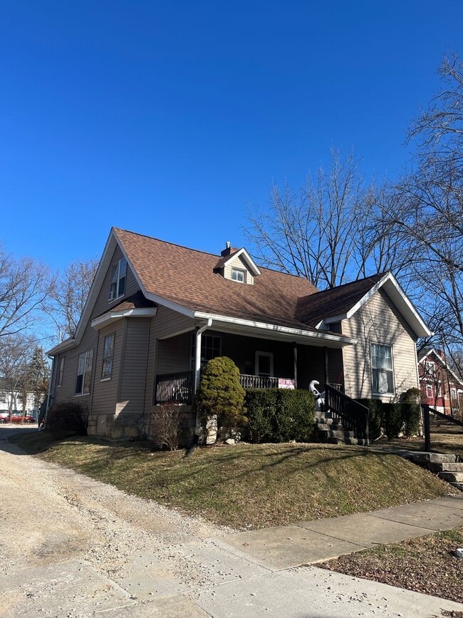 Building Photo - 5 BR / 2 BA House Near Bryan Park - Available August 2026!