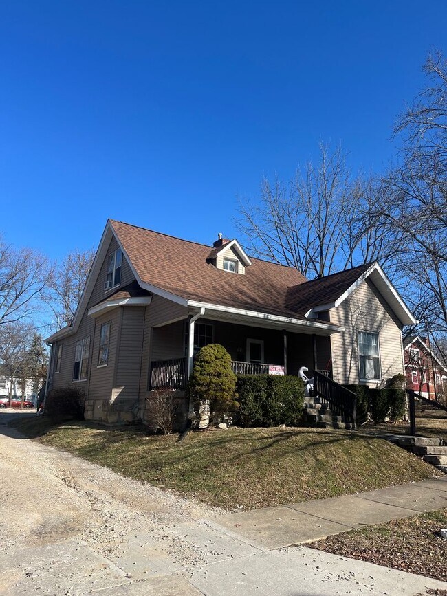 Foto del edificio - 5 BR / 2 BA House Near Bryan Park - Available August 2026!