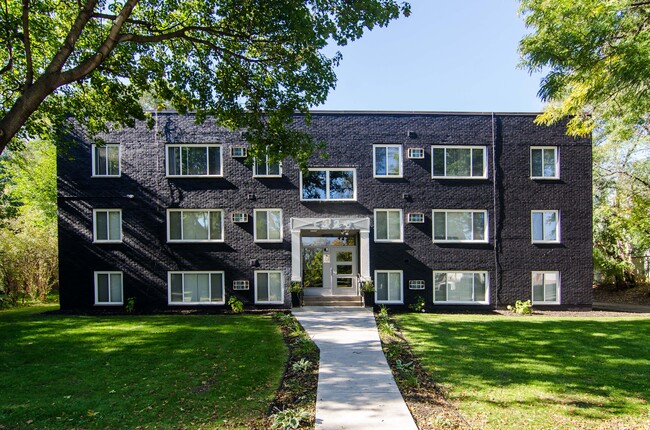 Foto del edificio - 1328 Idaho Ave S