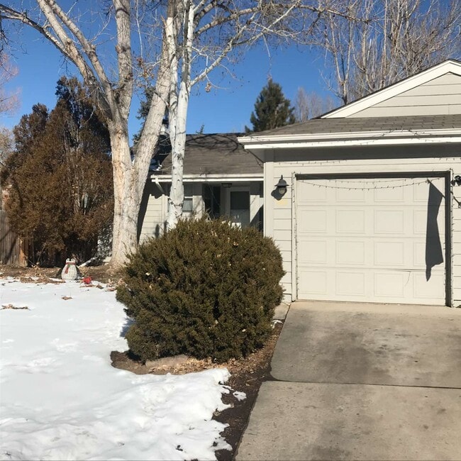 Building Photo - 942 Wakerobin Ln