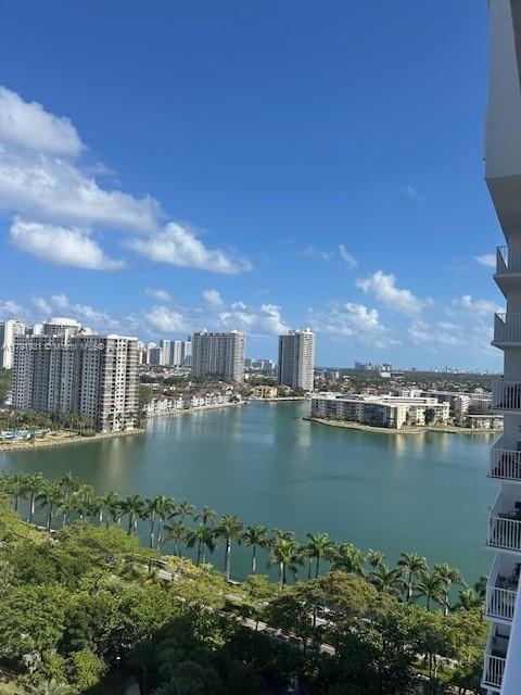Foto del edificio - 2801 NE 183rd St