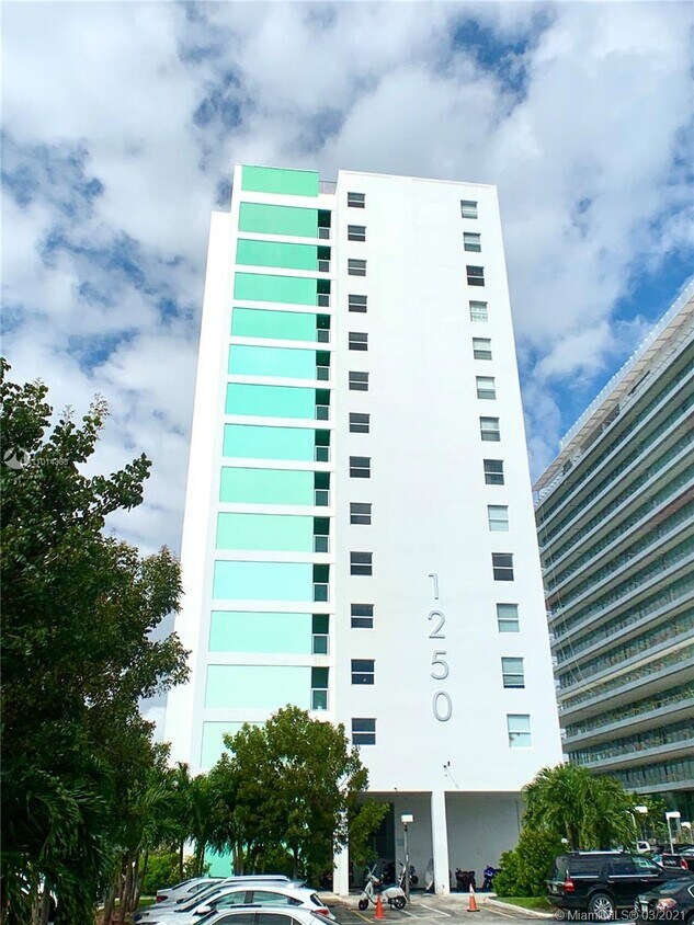 Primary Photo - 1250 West Ave