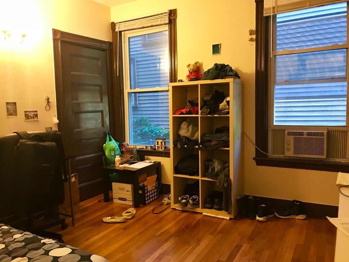 Primary Photo - 83 Brook St