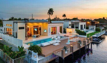 Building Photo - 2225 NE 19th St