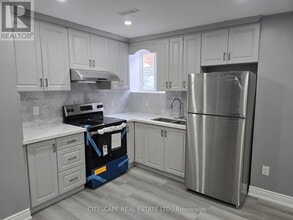 Building Photo - 306 Bessborough Dr