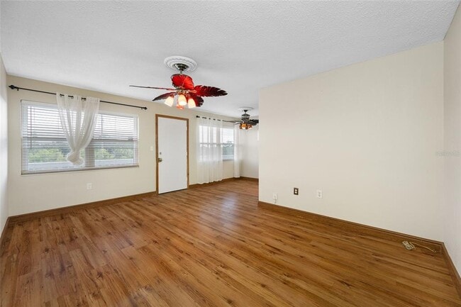 Foto del edificio - 1001 77th Ave N